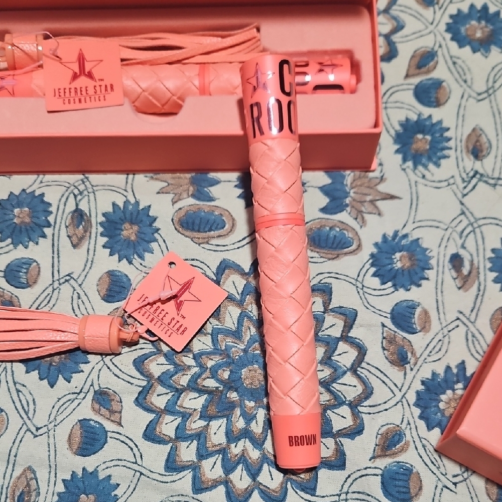 Jeffree Star's Brown Mascara Woven Coral Vegan Leather Tube & Detachable Tassle - Picture 6 of 7